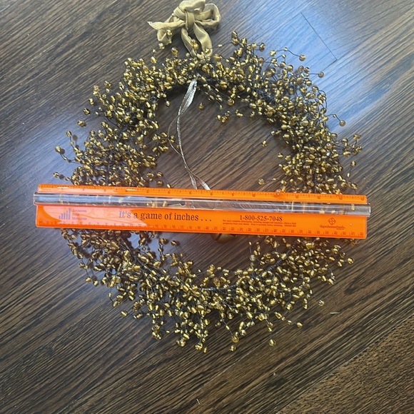 Gold bead wreath on metal frame. Diameter frame 10.5 inches. Beads stretch to 15 - Picture 8 of 12